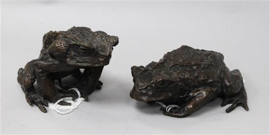 Desmond Fountain (Bermudan, b. 1946). Two bronze models of toads, both signed